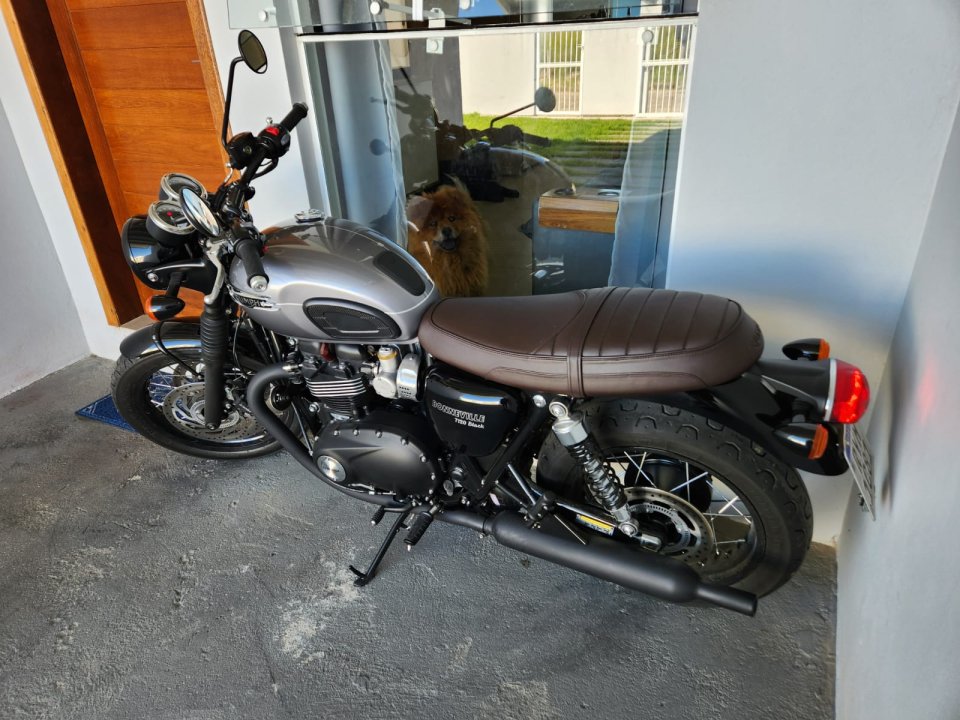 TRIUMPH BONNEVILLE T120 BLACK